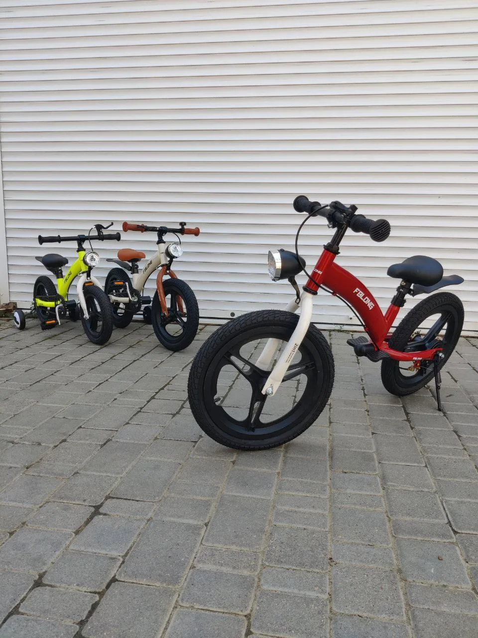 photo_5323431308933851494_y