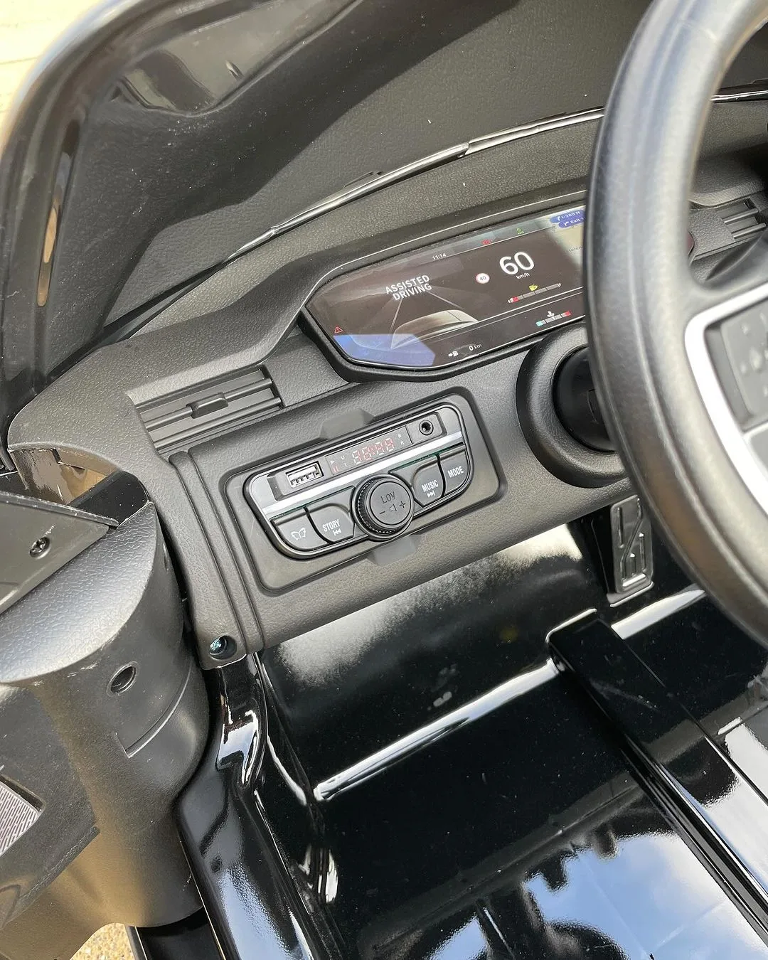 Електромобіль Range Rover KDRE998C (2WD) чорний в автофарбуванні - Зображення 9